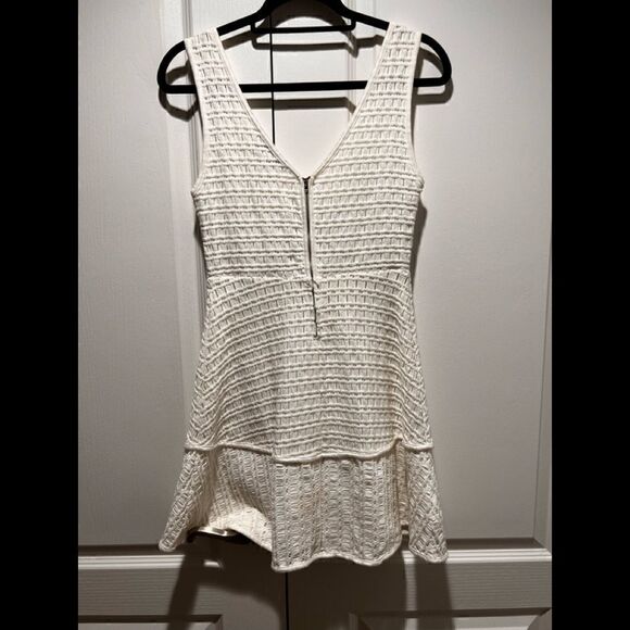 Cupcakes and Cashmere Matilda' Lacey Eyelet Dress deep V crocheted white dress - Picture 4 of 8